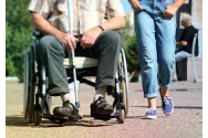 Un ieşean a scăpat de condamnare după ratarea unei lovituri de cârjă