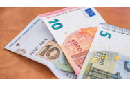 Paznicul scandalagiu de la Maternitatea „Elena Doamna” trebuie să plătească 2.000 euro