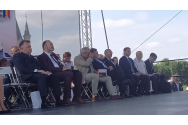 FOTO - Ministrul Sănătății, huiduit la Iași de niște bătrâni care au refuzat vaccinul anti-COVID