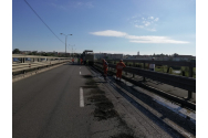  Au început reparațiile la podul de la intrarea în Roman