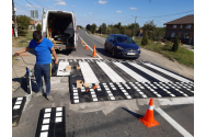 Treceri de pietoni supraînălțate şi panouri radar, prin oraș