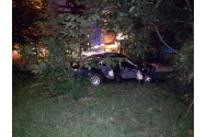 Dosar penal, după ce s-a înfipt cu BMW-ul în gardul vecinului