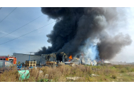 Incendiu puternic la un depozit din Voluntari. S-a emis mesaj pe RO-Alert