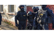 Doi soţi, asistenţi maternali, acuzaţi că au exploatat prin muncă patru copii luaţi în plasament. Bărbatul a fost reţinut pentru 24 de ore