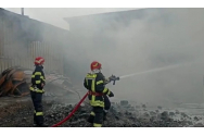Incendiu la o topitorie din Slatina. 20 de pompieri au intervenit pentru stingerea focului