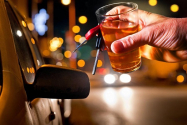 Cetăţean din Republica Moldova, reţinut pentru 24 de ore după ce a fost depistat baut si fara permis