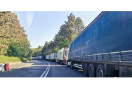Trafic îngreunat în punctul de trecere a frontierei Siret. Cozi de camioane de peste 25 km