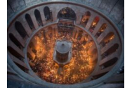 UN EPISCOP DE LA BISERICA SFÂNTULUI MORMÂNT DIN IERUSALIM, DEZVĂLUIRI DESPRE LUMINA SFÂNTĂ. „APRIND LUMINA DE LA LAMPĂ. DUMNEZEU NU FACE MIRACOLE”