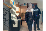 UPDATE/FOTO -UPDATE  Primarul Mihai Chirica - control judiciar 60 de zile.   Zeci de membri ai trupelor speciale au luat cu asalt Primăria. Mai multe persoane au fost duse la audieri