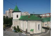 Amanţii n-au furat icoane din biserică. S-au mulțumit cu o greblă şi câteva scule