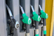 Șoferii vor plăti mai mult pentru carburanți. Compensarea preţului cu 50 de bani pe litru nu va fi prelungită