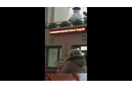 Apel la înrolare în armată către bărbații din Belarus. Mesajul apărut pe un panou dintr-o stație de autobuz