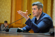 Dragoș Pătraru desființează multinaționalele care „mulg” România: Iau ajutoare de la stat și dau salarii de mizerie