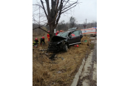 Șoferul care s-a înfipt cu masina într-un copac în Bucium era in coma alcoolica
