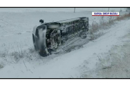 VIDEO: Autorităţile, luate prin surprindere de iarnă. Trafic de coșmar în țară din cauza ninsorilor. Zeci de mașini s-au răsturnat ori au rămas blocate