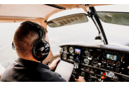 De ce comandantul unui avion este așezat întotdeauna în partea stângă?