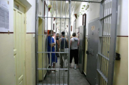 Şapte luni cu executare pentru o simplă „încordare de muşchi” în faţa poliţiştilor
