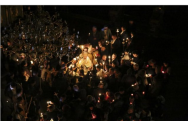 Sute de ieșeni au luat Lumină de la Mitropolie