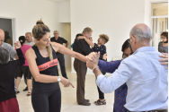 Sesiuni de tangoterapie pentru miile de ieșeni care suferă de boala Parkinson