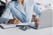 Angajatorul poate să îți rețină din salariu dacă produci o pagubă firmei? Iată ce spune un avocat din Suceava