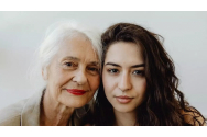 Sfaturi de parenting de la o bunică care își crește singură nepoata adolescentă. „Trebuie să vă focusați pe micile victorii”