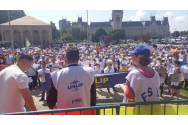 Cadrele didactice ieșene și-au mutat catedra în fața Prefecturii