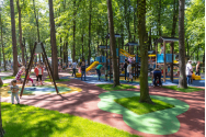 Parc de joacă pentru copiii cu dizabilităţi, inaugurat în Copou