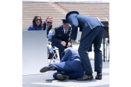 Reacția lui Biden, după ce a căzut pe scenă: ”Am fost subminat”. Ghinionul l-a urmărit pe președinte până la urcarea în avion, unde s-a lovit de tocul ușii