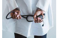  Unul din zece medici care fac gărzi vrea să-și dea demisia