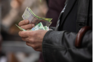 Sute de lăutari, actori și ziariști ieșeni încasează „pensii speciale”