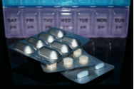 Primul medicament creat exclusiv de inteligența artificială, testat pe oameni