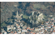 Românii își pot cumpăra case cu doar un euro, în Italia