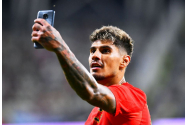 Florinel Coman, gest „de Oscar”. Cum a reacționat jucătorul FCSB când un fan dinamovist a aruncat spre el cu telefonul mobil, în timpul meciului