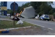 Acoperișul unei benzinării a fost luat de vânt - DN 6, blocat la 30 de km de Timișoara