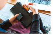 Ești într-un impas financiar? Iată 3 rezolvări rapide care te pot ajuta!