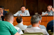Noi săgeţi social-democrate către şefii judeţului