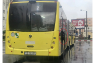 Adolescent plimbat cu rucsacul prins între ușile unui autobuz, în Sibiu. Șoferul, cercetat disciplinar