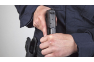 Polițiștii botoșăneni au tras cinci focuri de armă pentru a opri un tânăr șofer