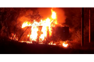 O catastrofă a fost evitată în ultimul moment: locomotiva în flacări care tracta 19 vagoane cu ţiţei a fost decuplată de restul trenului