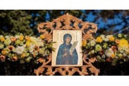 Cerurile Sfintei Parascheva au lăcrimat peste pelerini