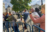 Selfie la racla Sfintei Cuvioase Parascheva