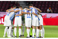 Poli, de la degetul arătător al lui Șfaițer, la degetele mijlocii ale fanilor