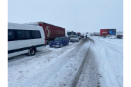 Imagini virale din Vaslui. Ce i-a dat prin cap unui șofer, surprins de iarnă, fără cauciucuri