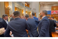 Scene ca din peluză în Parlament. Scandal AUR-UDMR: 'Miroși a pălincă'/ 'Miroși a prost'