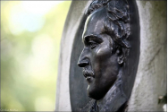 20 decembrie - Mai mulți istorici literari afirmă că azi serbăm 174 de ani de la nașterea Românului Absolut Mihai Eminescu. Nae Georgescu: Un ”nod gordian” în eminescologie