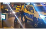 Șoferul unui Mercedes care stătea la coadă la McDrive la Suceava și încurca circulația a fost încătușat de polițiști, apoi amendat cu 5.945 de lei și lăsat fără permis