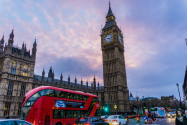 Mașina făcută în România care se vinde ca pâinea caldă în Marea Britanie. Nu e vorba de Sandero sau Duster