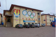 Evadare pe sfoară de la internat. Eleva băuse și încerca să iasă noaptea din cămin