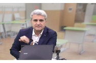Robert Turcescu: Mircea Geoană „turează” o mașinărie de propagandă bizară, alimentată cu gogoși electorale și cu frânturi de idei despre război și pace planetară