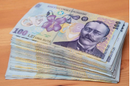 Cum au reușit doi bărbați să fure o suma uriașă de bani dintr-o mașină